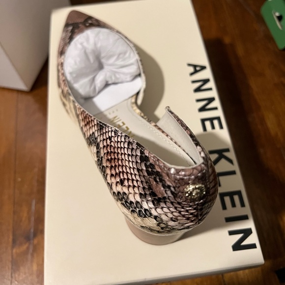 Heels - Picture 2 of 4